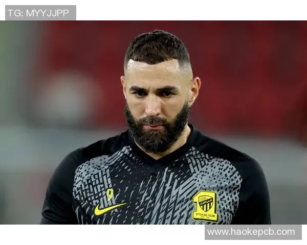 本泽马:从足球天才到传奇巨星的辉煌旅程与成就解析